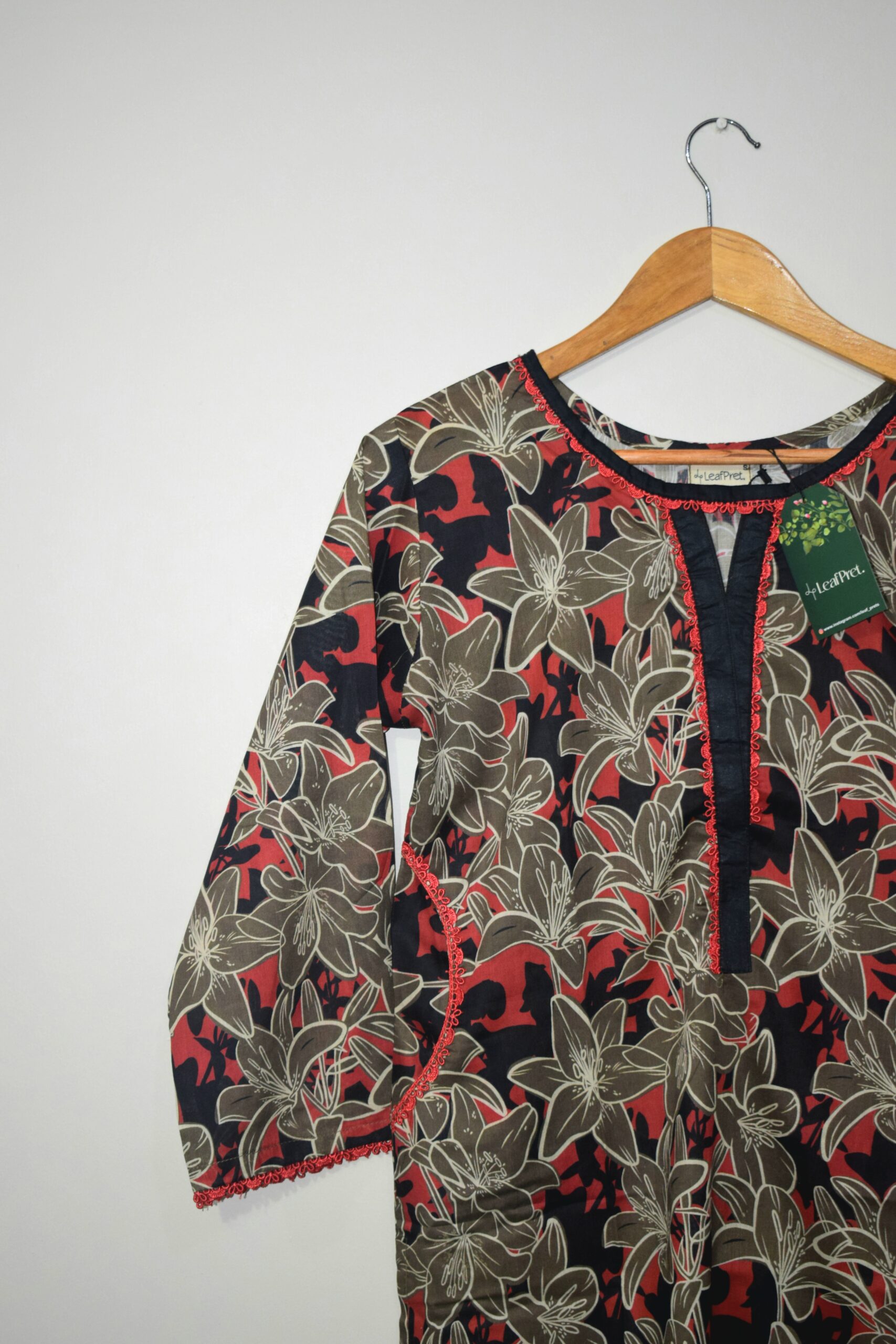 Pocket Muze – 2-Piece Stitched Digital Lawn Suit with Pocket Shirt & Trouser | Summer Ready-to-Wear 2025 - Image 4