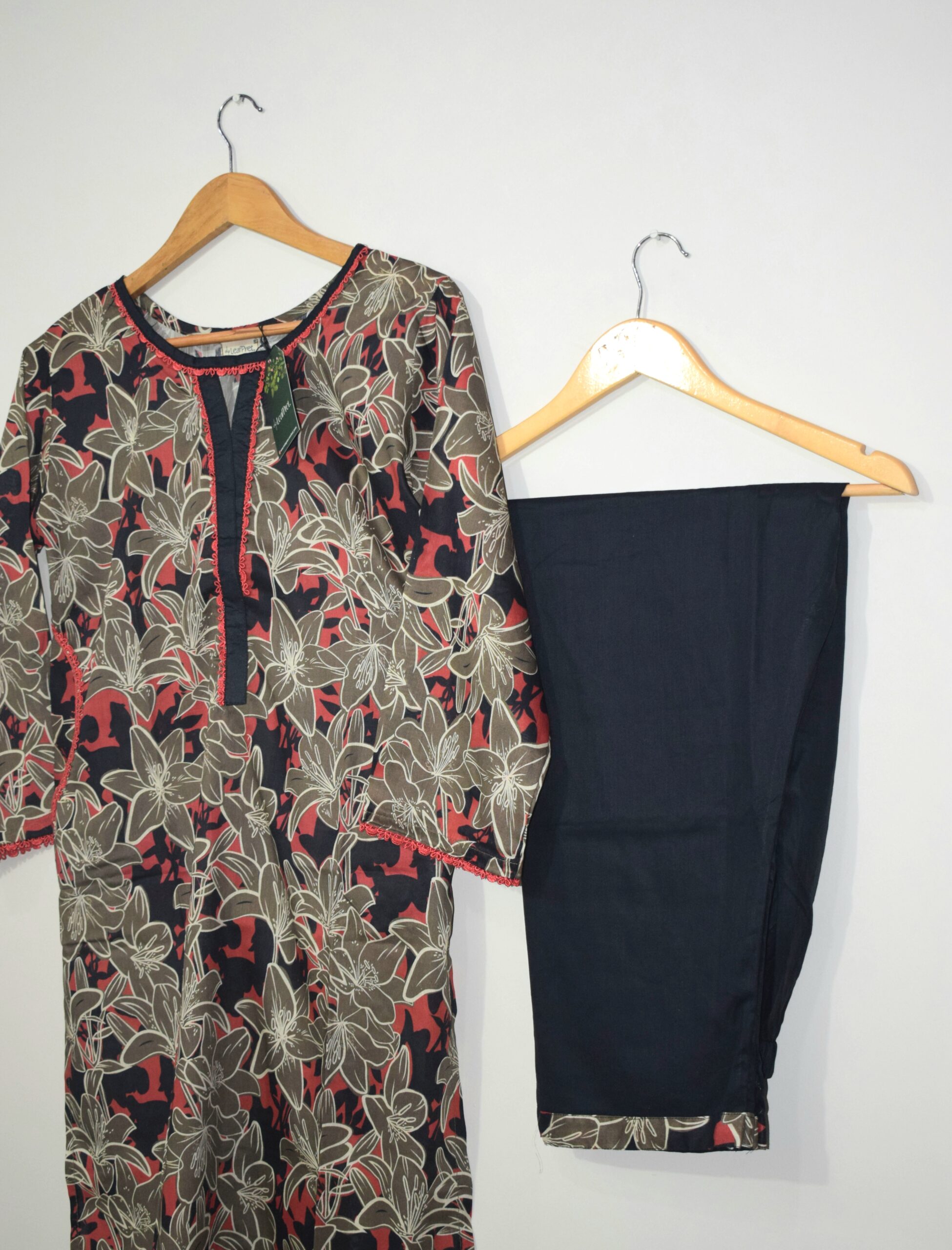 Pocket Muze – 2-Piece Stitched Digital Lawn Suit with Pocket Shirt & Trouser | Summer Ready-to-Wear 2025 - Image 3