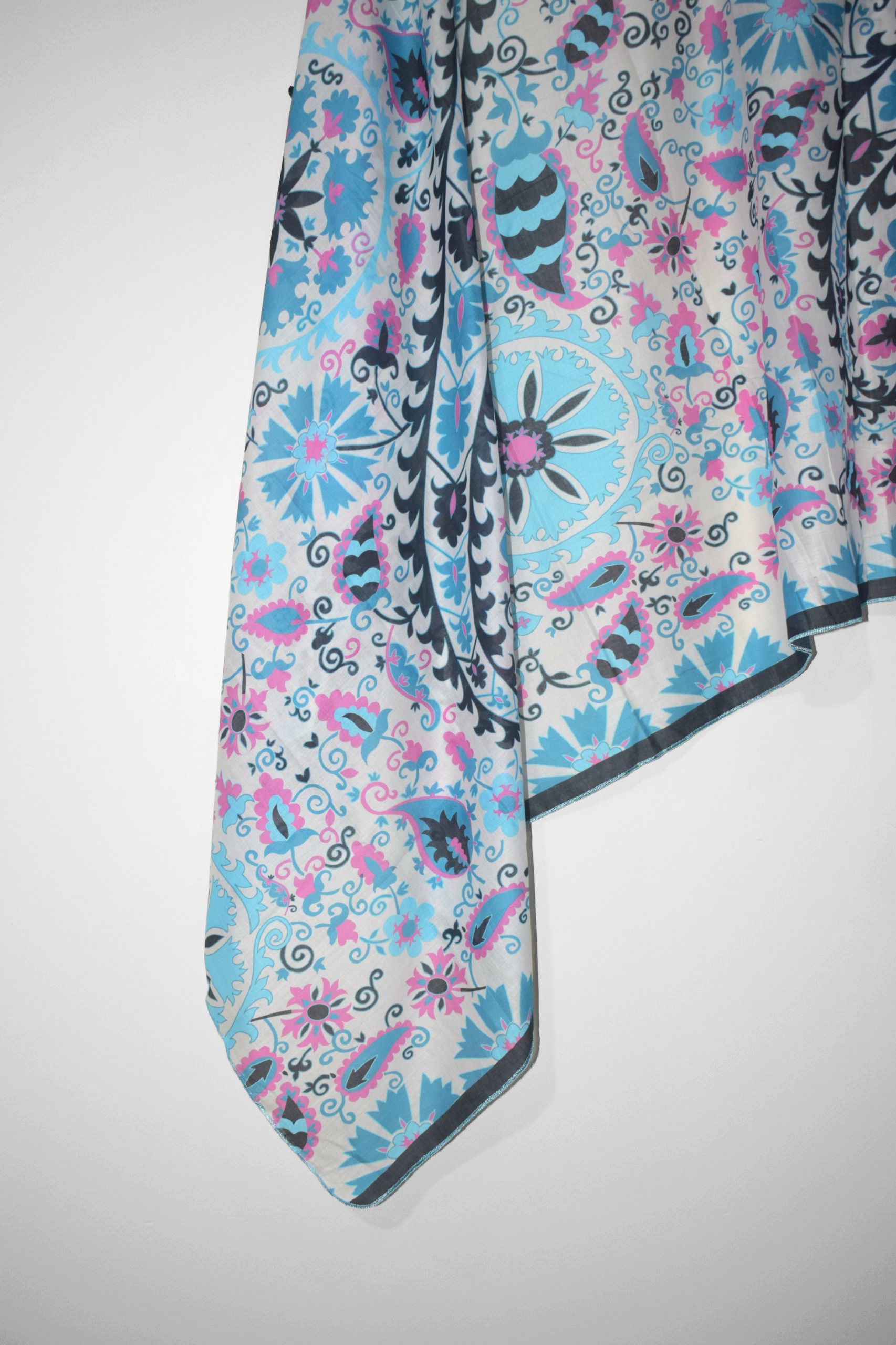 Aqua Muse – Digital Printed Lawn Dupatta with Contrasting Florals by LeafPret