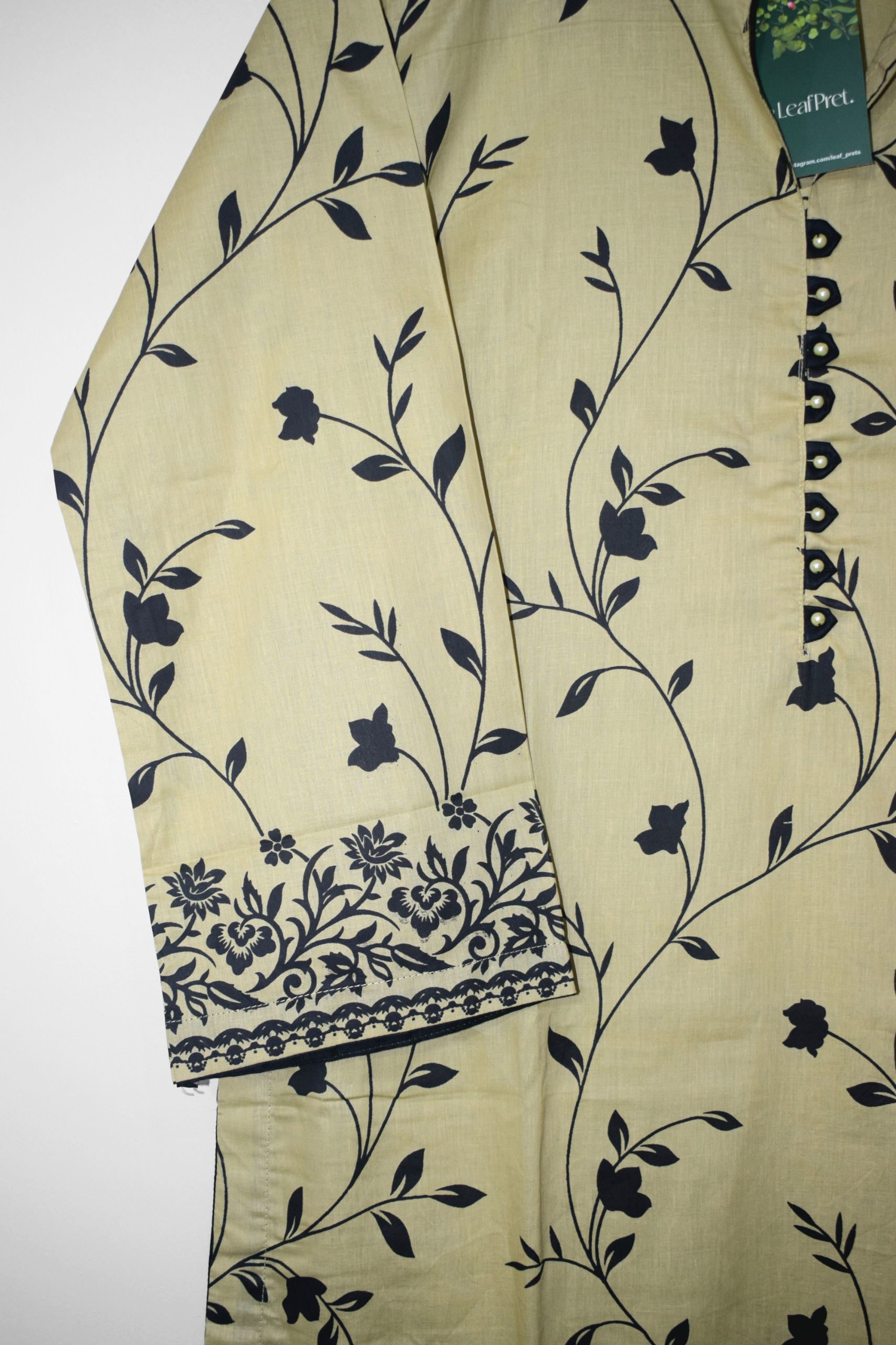 Floral Strike Black Floral Printed Sleeves | LeafPret