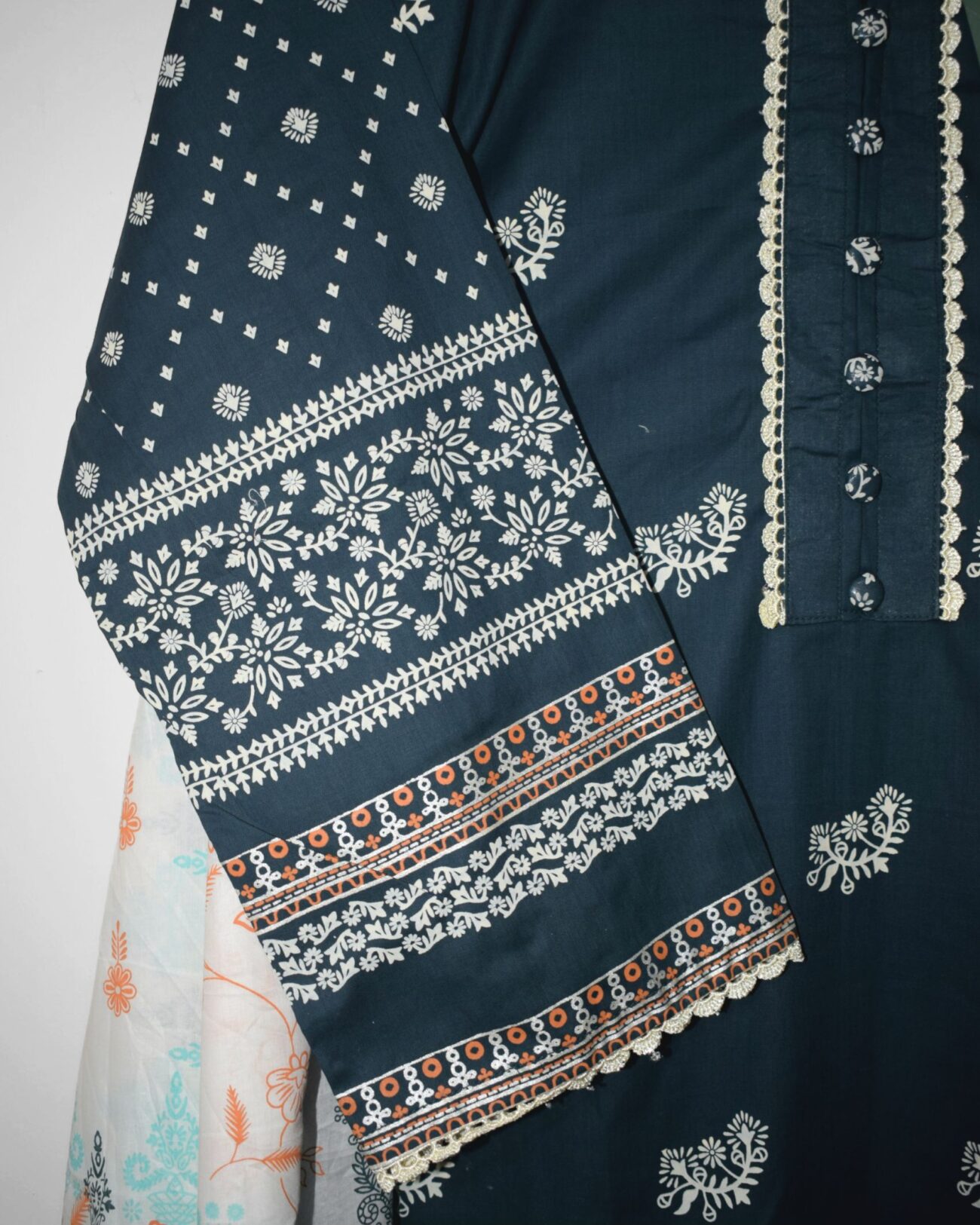 Daman Luxe – Stitched Lawn Shirt Sleeve Design Pakistan