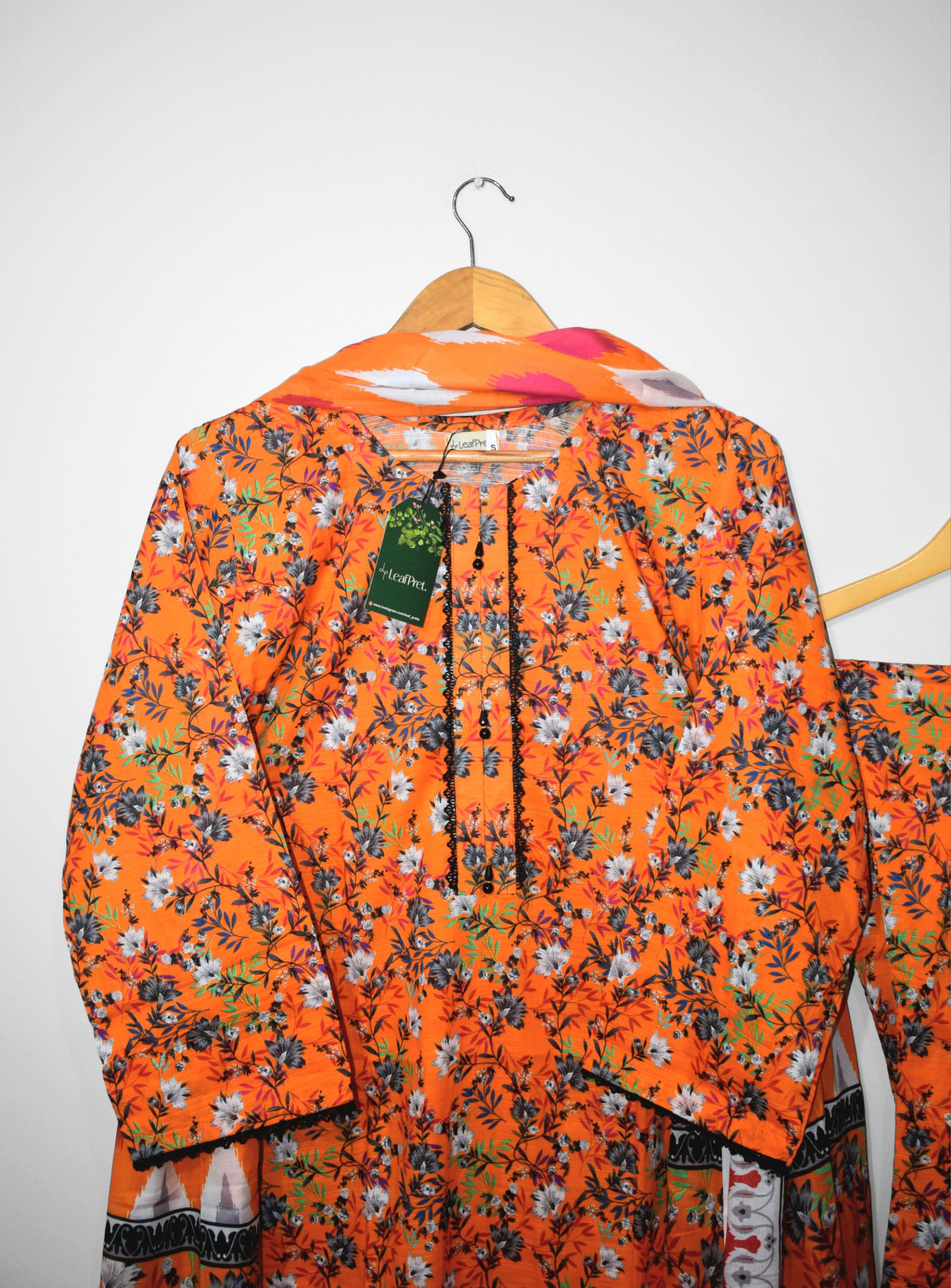 Tangerine Bloom – Bana Dora Lawn Shirt Neckline Close-up