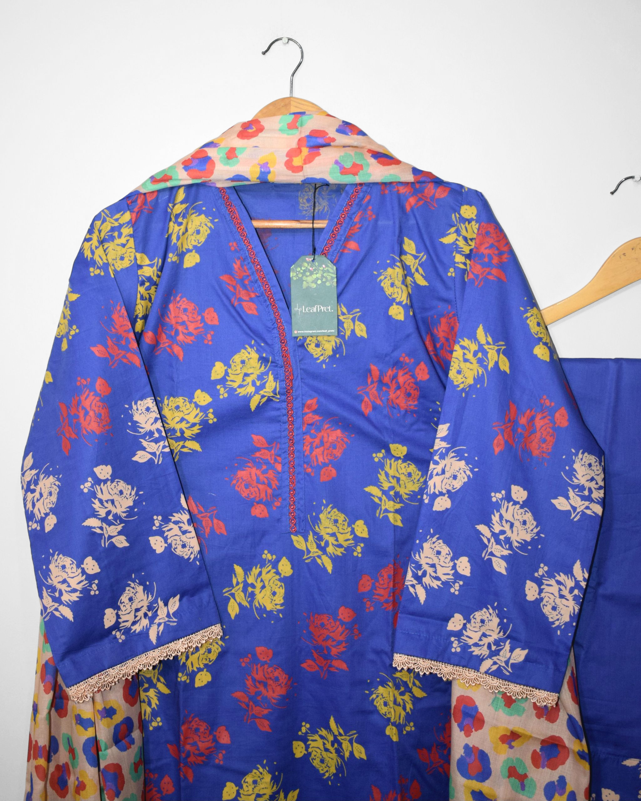 Royal Roses – 3-Piece Screen Printed Lawn Suit | Stitched '25 - Image 2