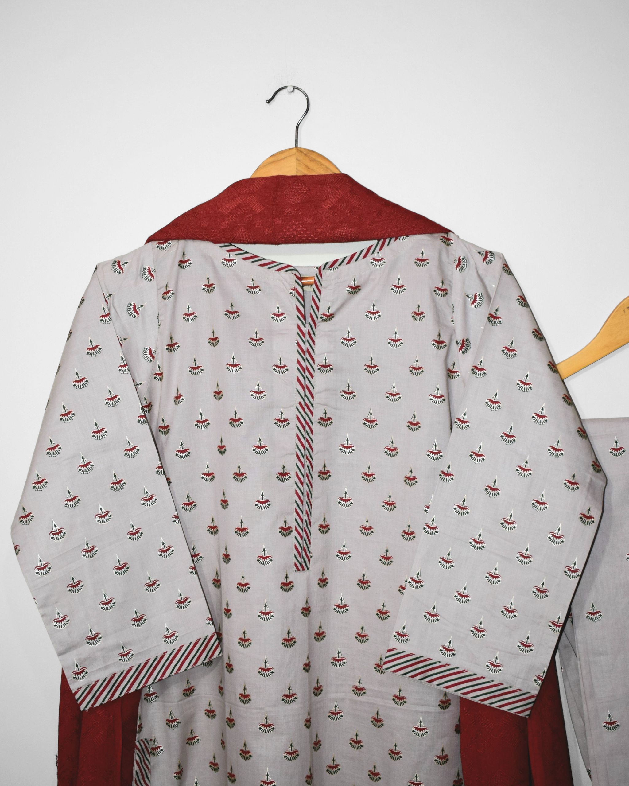 Frostfall cotton suit neckline detail