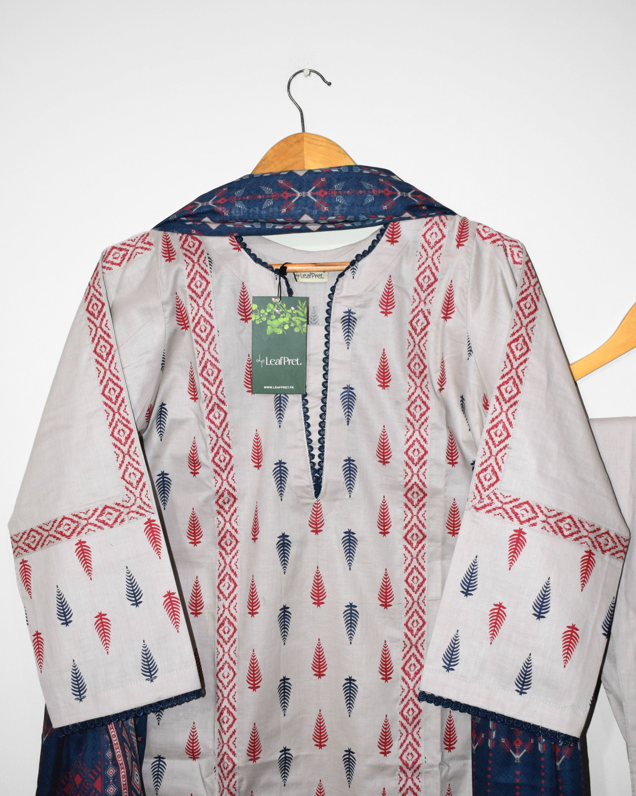 Leaf Matrix neckline close-up with detailed finishing