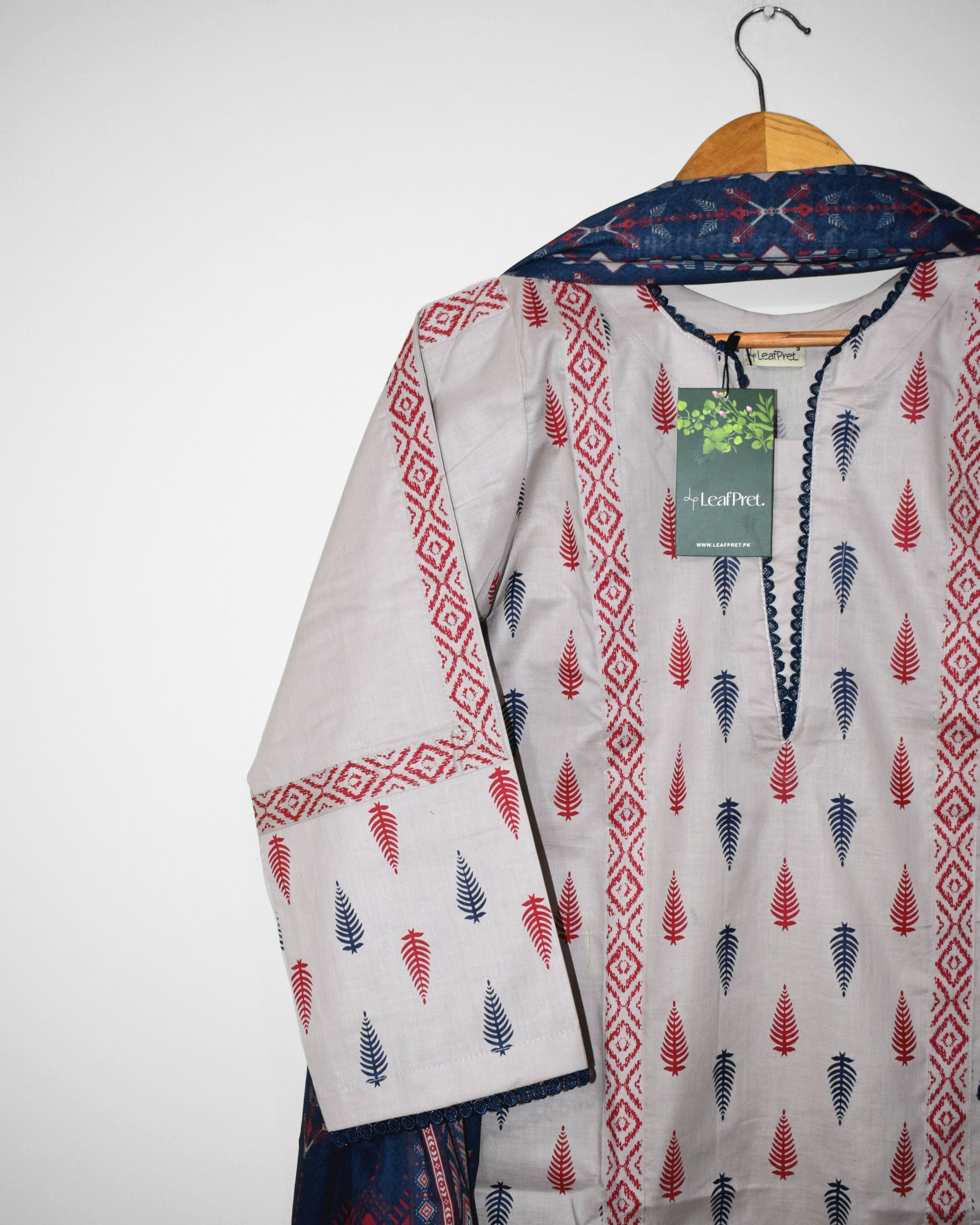 Leaf Matrix sleeve design with geometric print