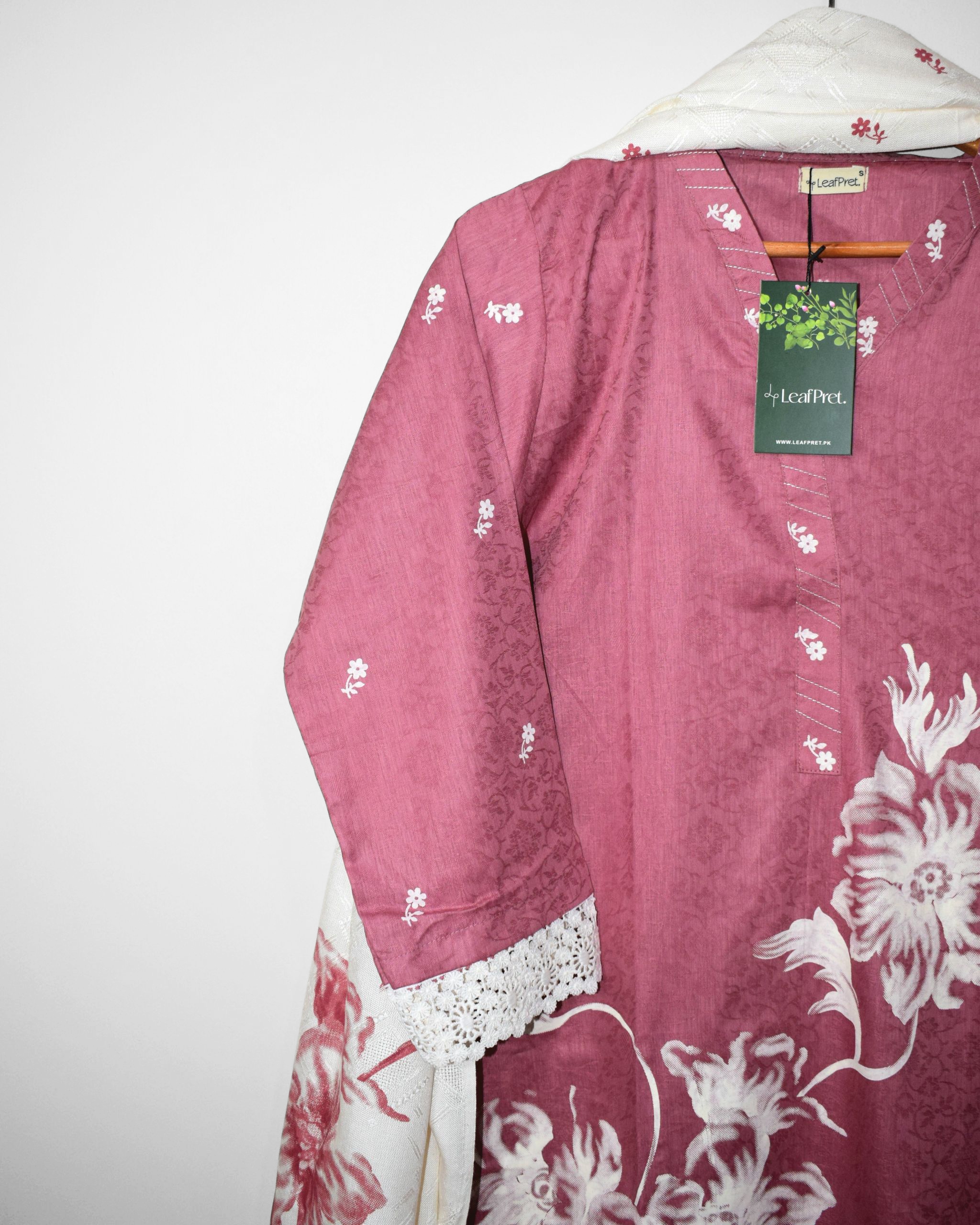 Rosewood self-jacquard shirt neckline detail