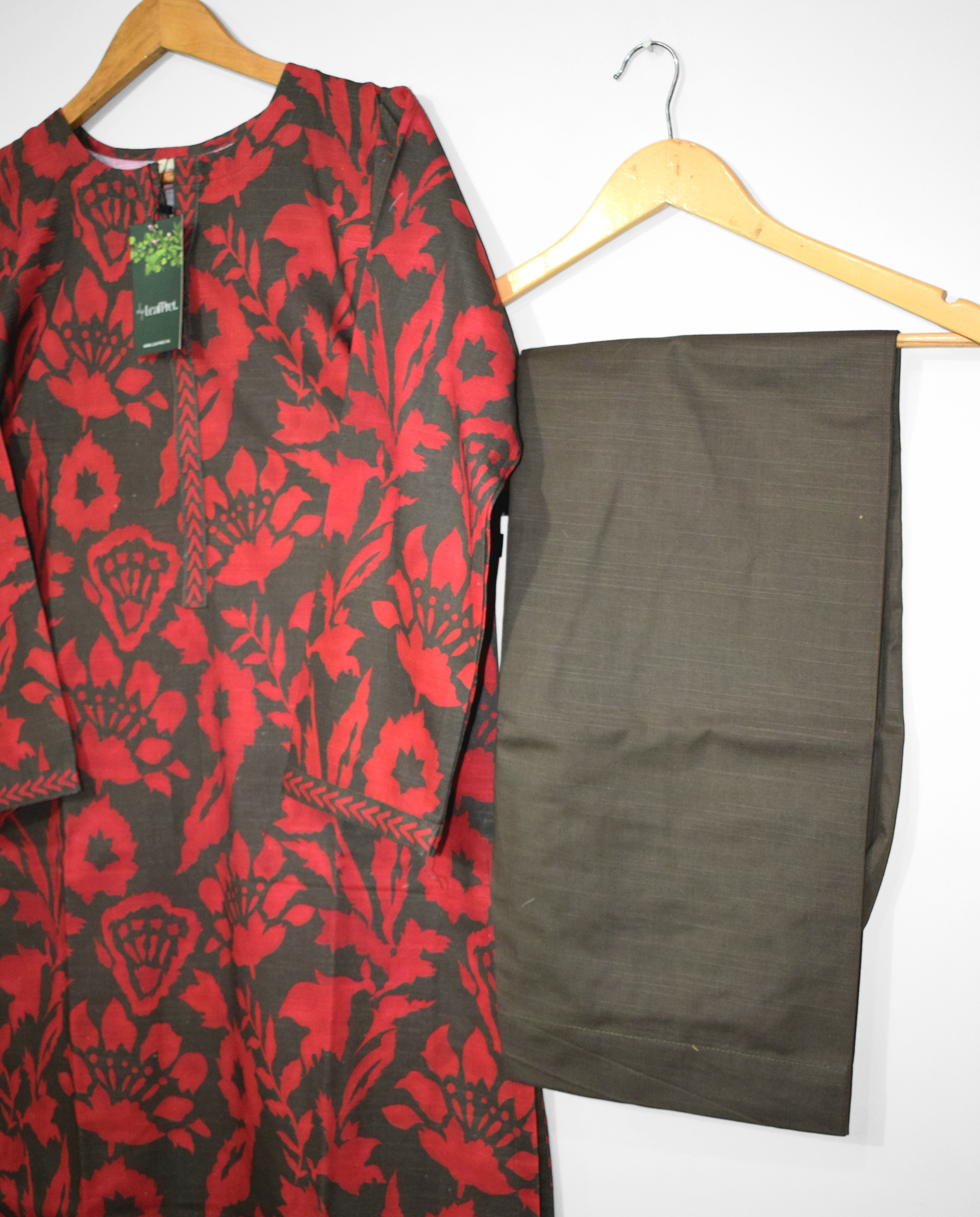 Maroon plain khaddar trouser fall and winter-ready style