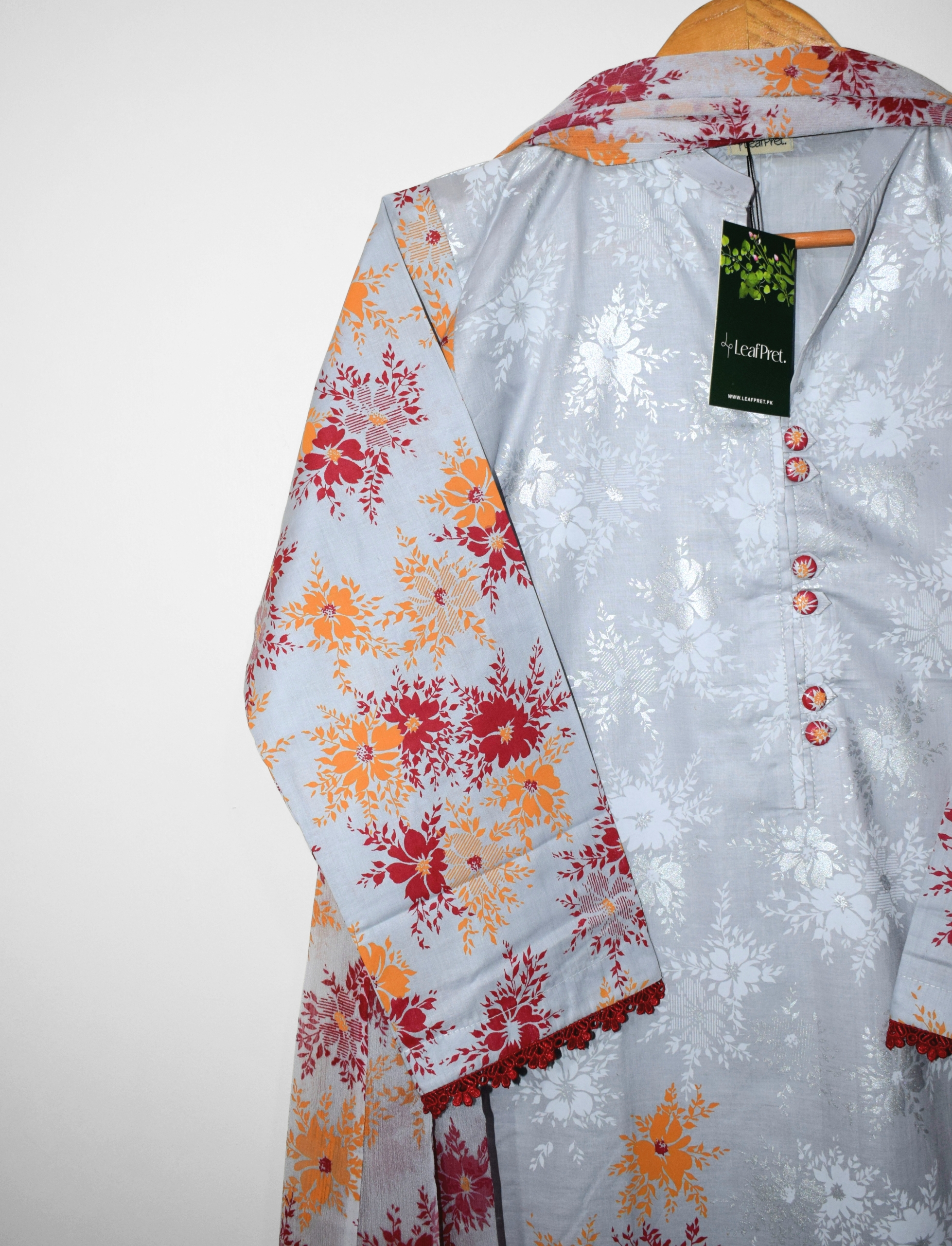 Frosted Pearl cotton stitched suit sleeves with lace finish