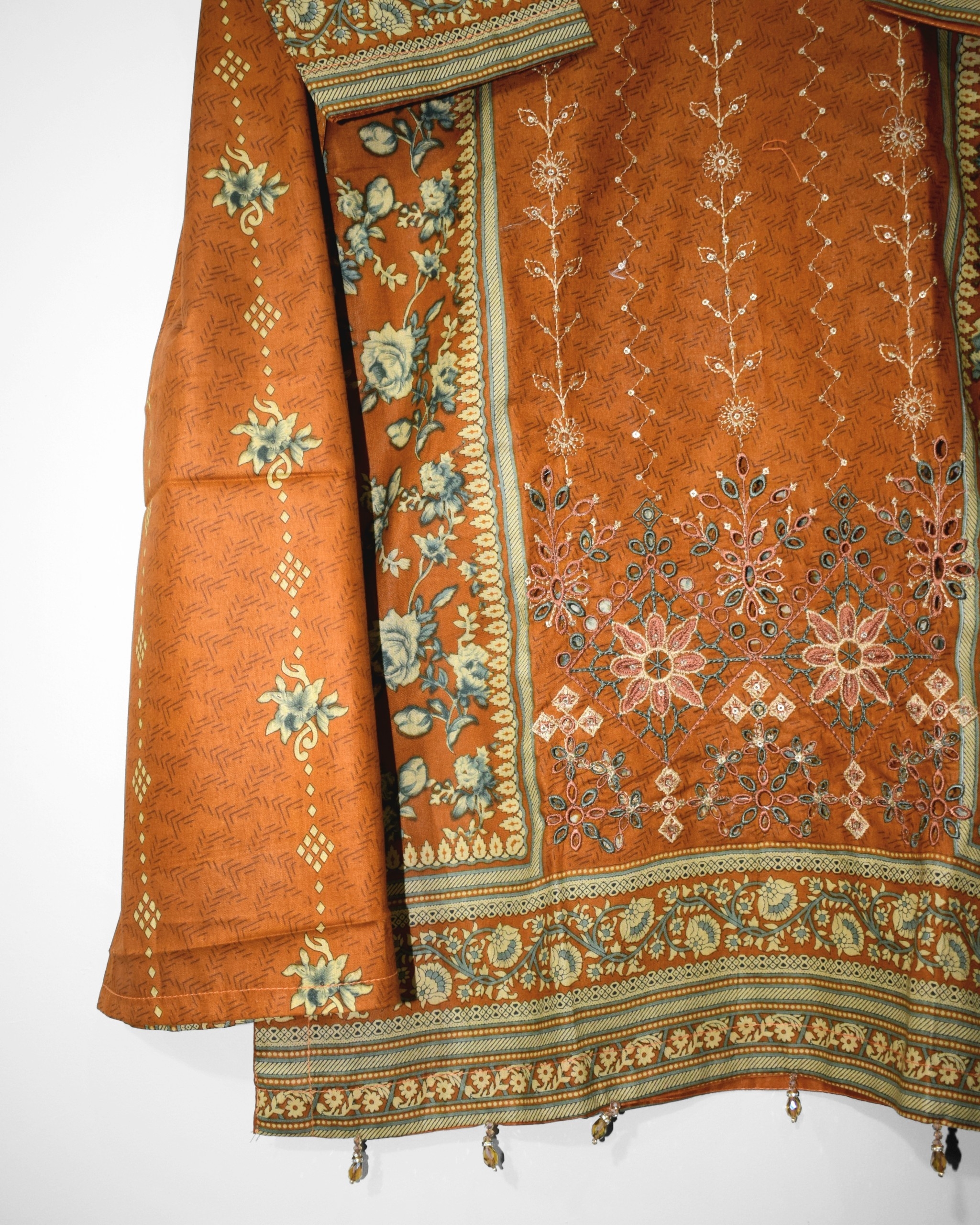 Embroidered daman detail of Rangrez 3 piece lawn suit for women