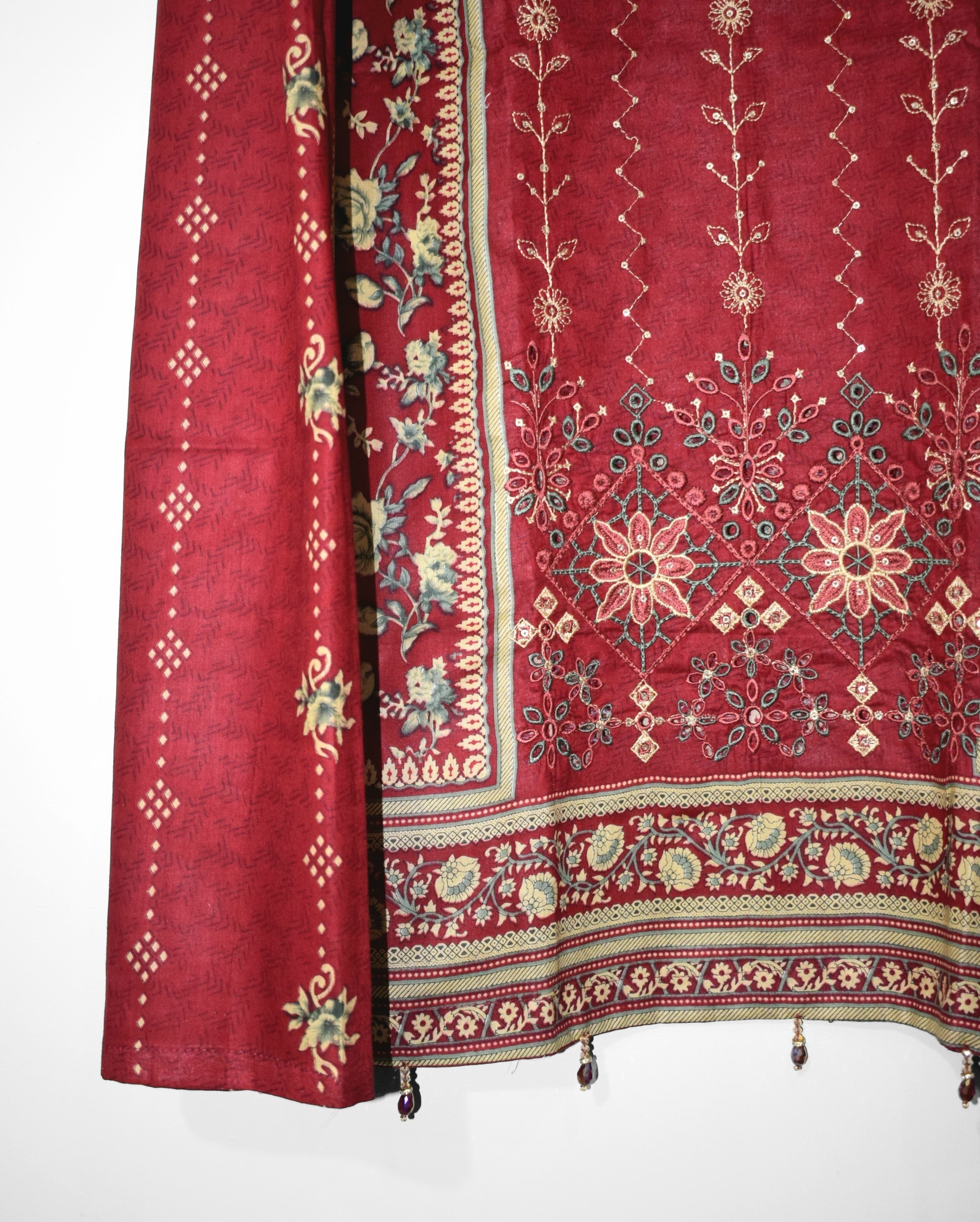 Embroidered daman detail of Rangrez 3 piece lawn suit for women