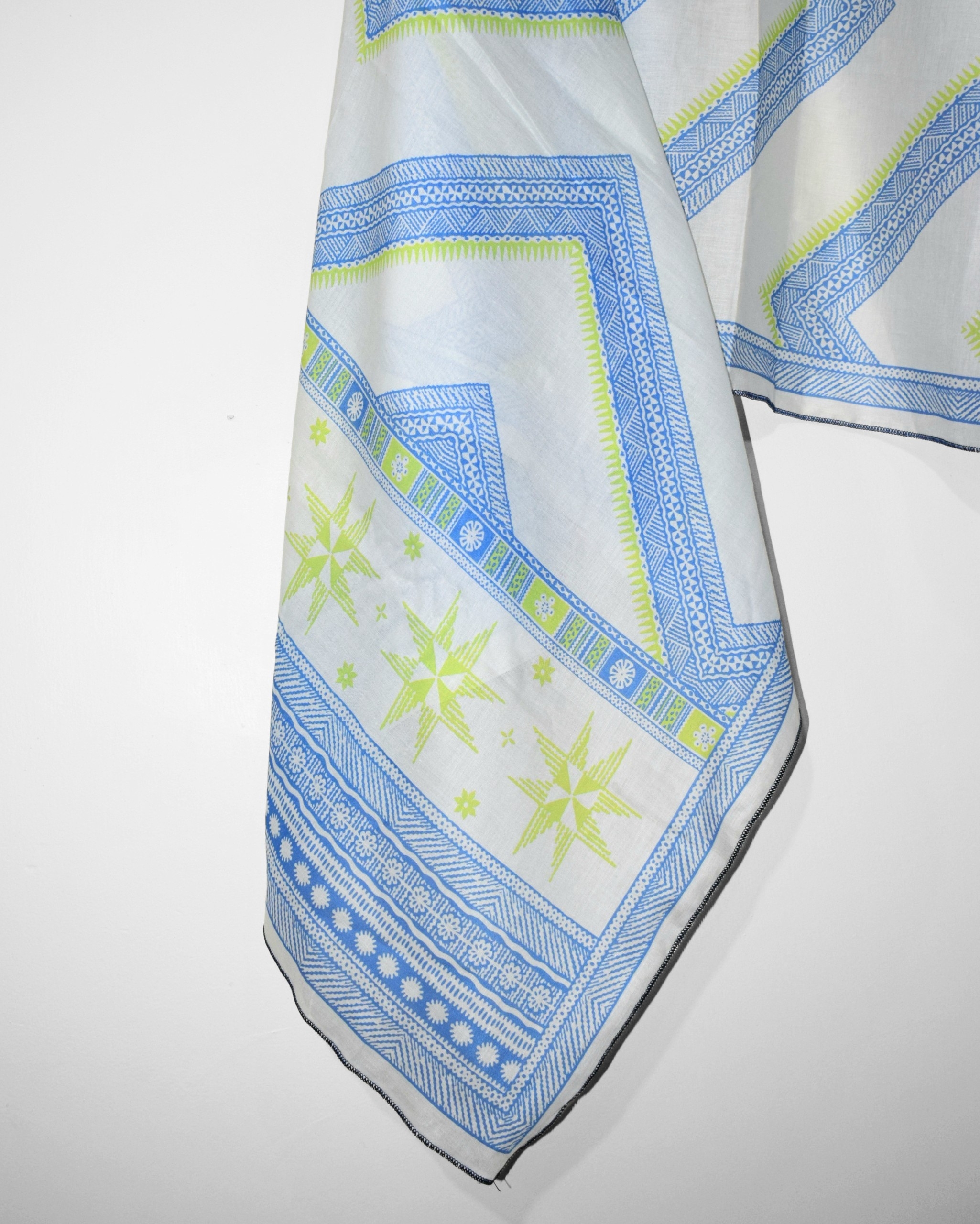 Neelzaar digital printed lawn dupatta design