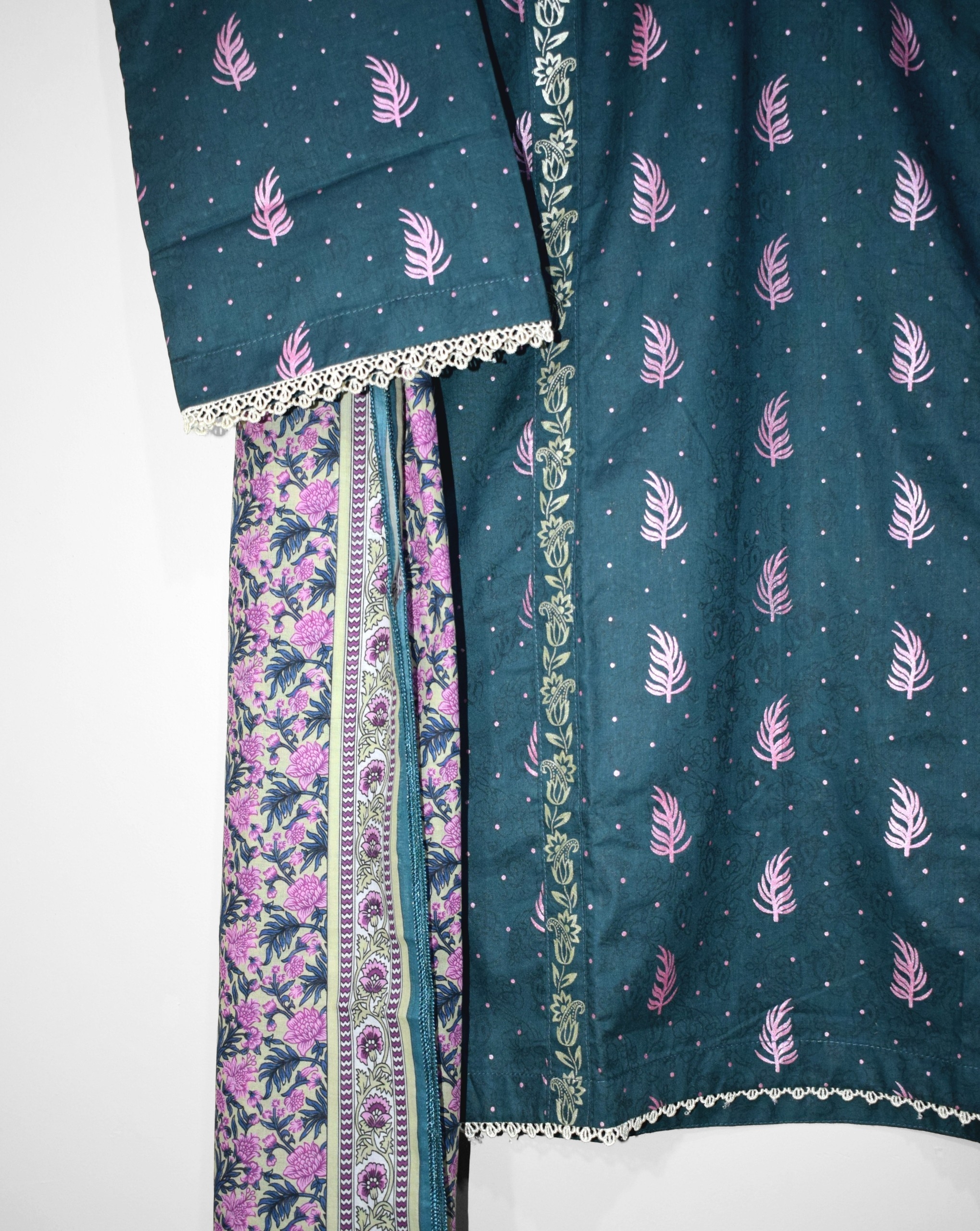 Mahveen stitched lawn suit daman design with floral borders and lace finishing