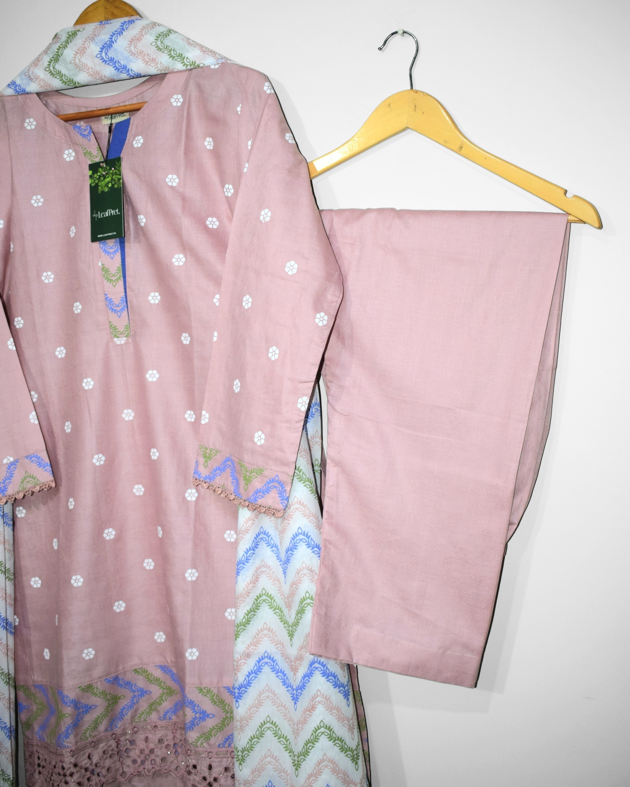 Matching blush pink self jacquard lawn plain trouser paired with Rosé Chevron 3 piece stitched suit for a sophisticated eastern wear look.